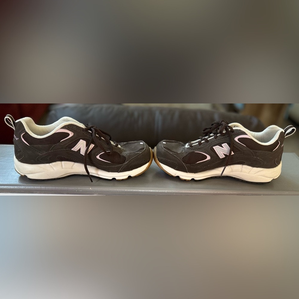 New Balance VINTAGE Women Sneakers, size 9